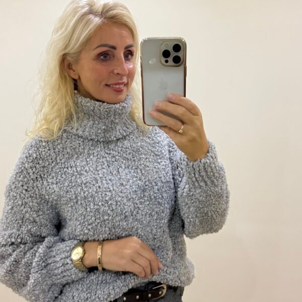 Bukle Pilkas Megztukas Su Kaklu