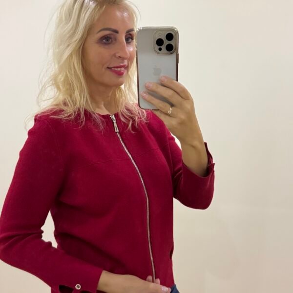 Užtraukiamas Raudonas Megztukas