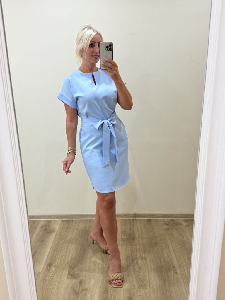 Elegantiška šviesiai mėlyna trumpa suknelė su diržu (M Dydis)